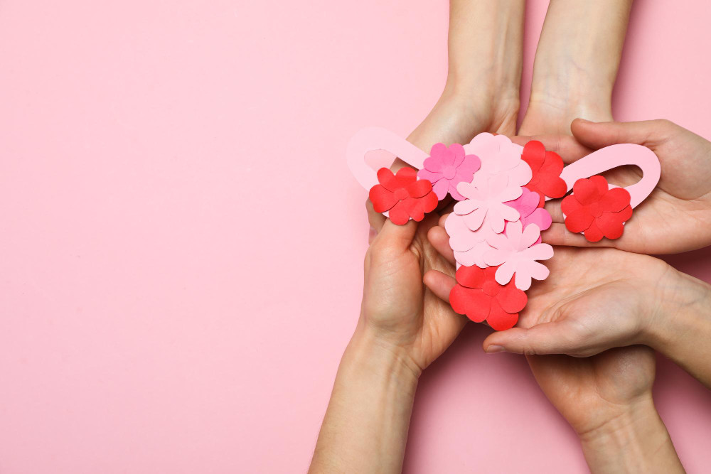 utero rappresentato con fiori di carta