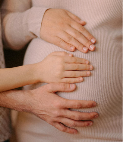 Donna incinta con calendario alla 40esima settimana