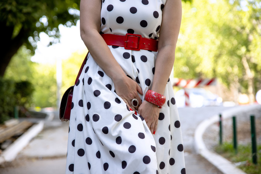donna con bruciore e prurito intimo