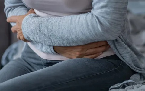 Incontinenza urinaria: di cosa si tratta, come riconoscerla e curarla 